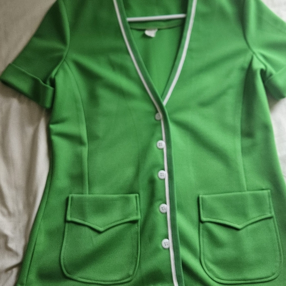 Vibrant Green Button-Up Cardigan - Picture 2 of 3